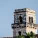 Da qui riusciamo anche a scorgere il campanile seicentesco appartenente alla chiesa interna. La sua copertura originaria a cupola fu eliminata nel 1905 per motivi di sicurezza, sostituita da una loggia panoramica, ma ospita ancora due campane bronzee risalenti rispettivamente al 1680 e al 1755